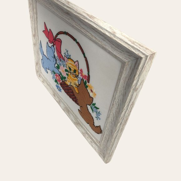 Vintage Kitsch Kawaii Kittens in Basket Crewel Artwork Embroidered Cats Flowers - Picture 4 of 6